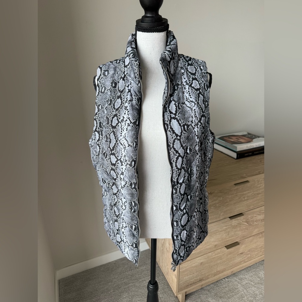 Michael Kors Women’s Snake Print Puffer Vest  - Black and White